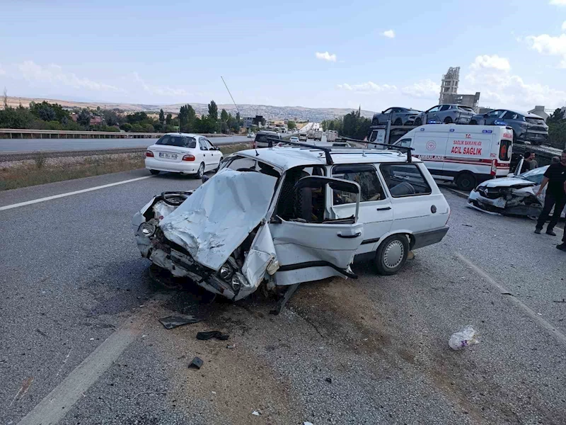 Ankara’da yarım saat arayla peş peşe 2 kaza: 7 yaralı
