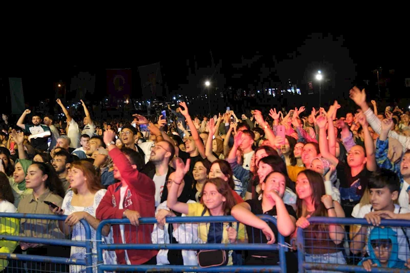 Orhaneli Karagöz Festivali ve Kurtuluş şenlikleri coşkuyla kutlandı
