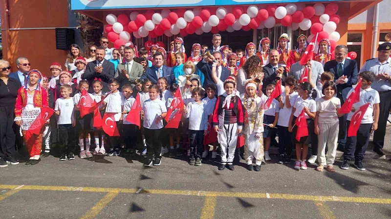 Tekirdağ’da ilk ders zili renkli görüntülere sahne oldu
