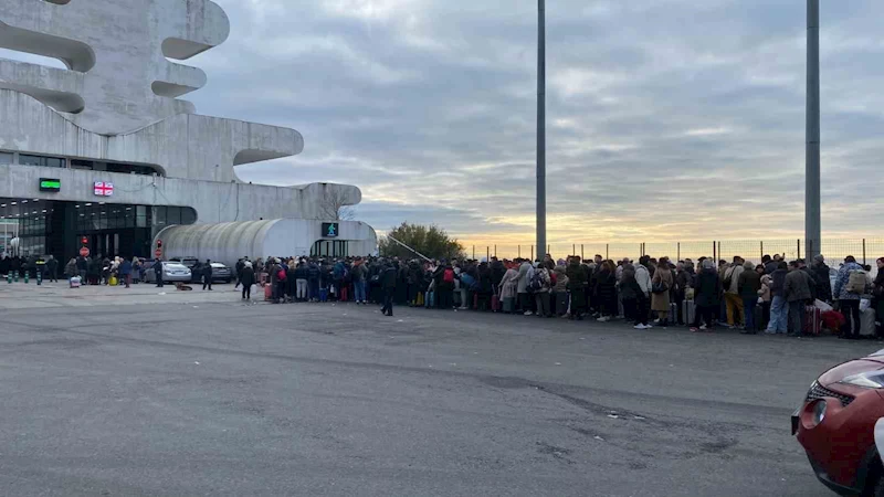 Sarp Sınır Kapısı’nda yılbaşı dönüş yoğunluğu
