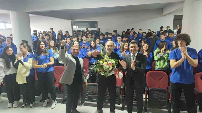 Muğla Gazi Anadolu Lisesi’nde “İnsana Yolculuk” söyleşisi düzenlendi
