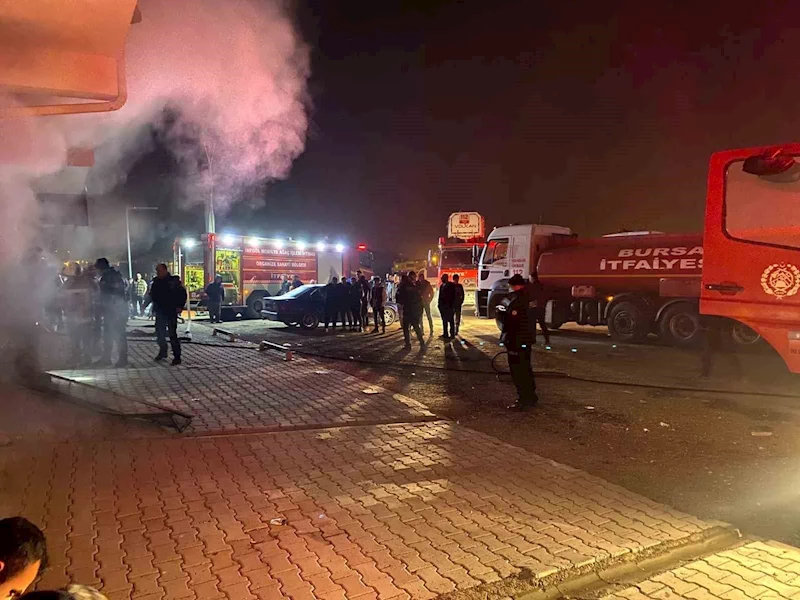 Bursa’da market deposunda korkutan yangın
