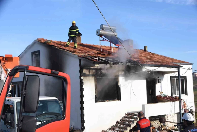 Sinop’ta tüten soba evi yaktı
