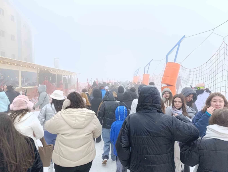 Uludağ’da izdiham...Günübirlikçiler ve üniversiteliler akın etti
