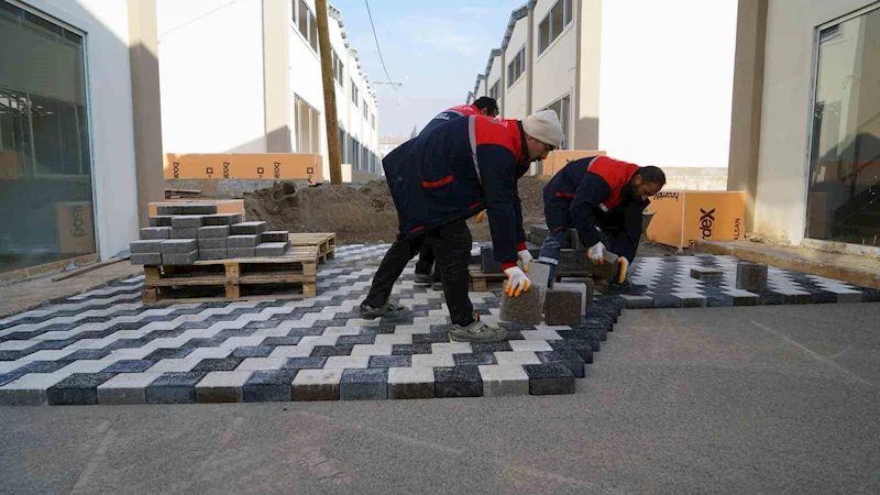 Depremzede esnaf için yeni çarşıda son dokunuşlar
