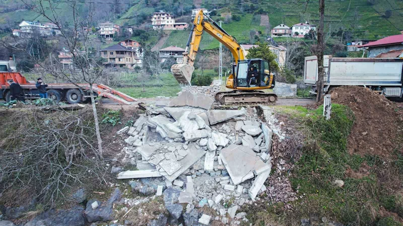 Fırtına Vadisi’nde 28 yapı sahipleri tarafından yıkıldı
