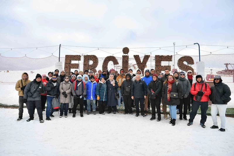 Başkan Büyükkılıç, turistlerle dolup taşan Erciyes’te