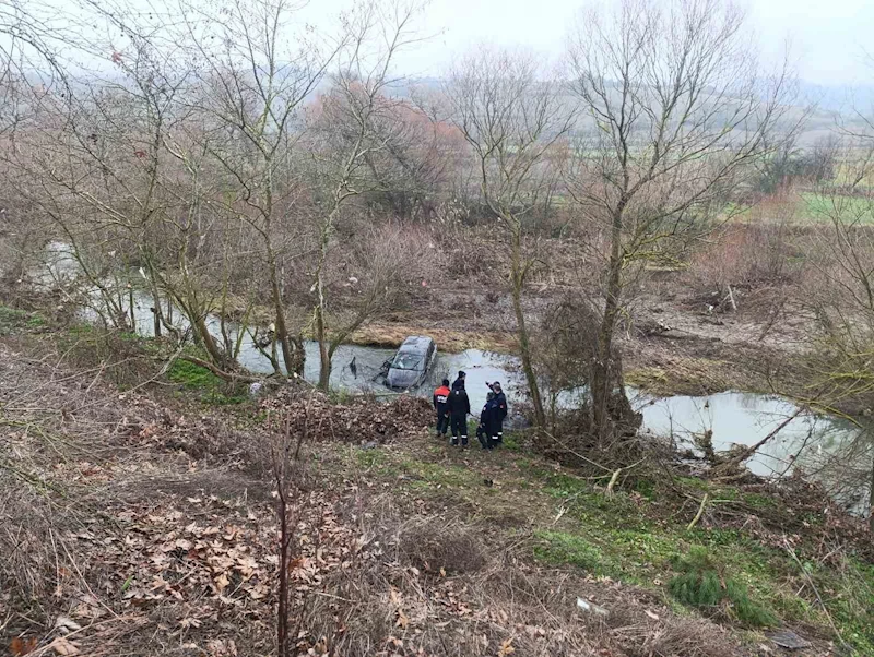 Çanakkale’de araç çaya uçtu: 1 yaralı, 1 kayıp
