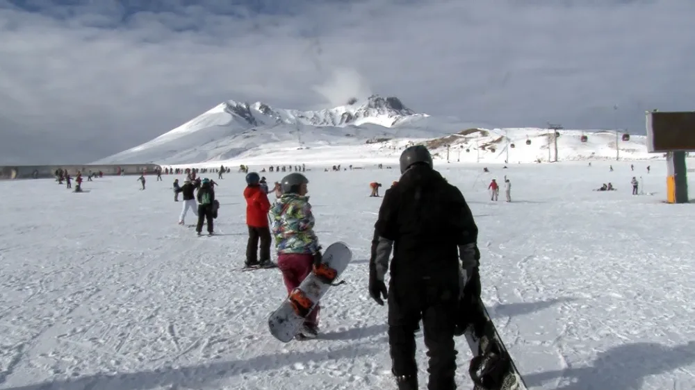 Erciyes hafta sonu yine ilgi odağı oldu