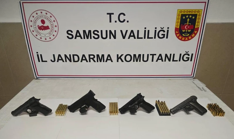 Jandarma bir evde 4 adet tabanca ele geçirdi
