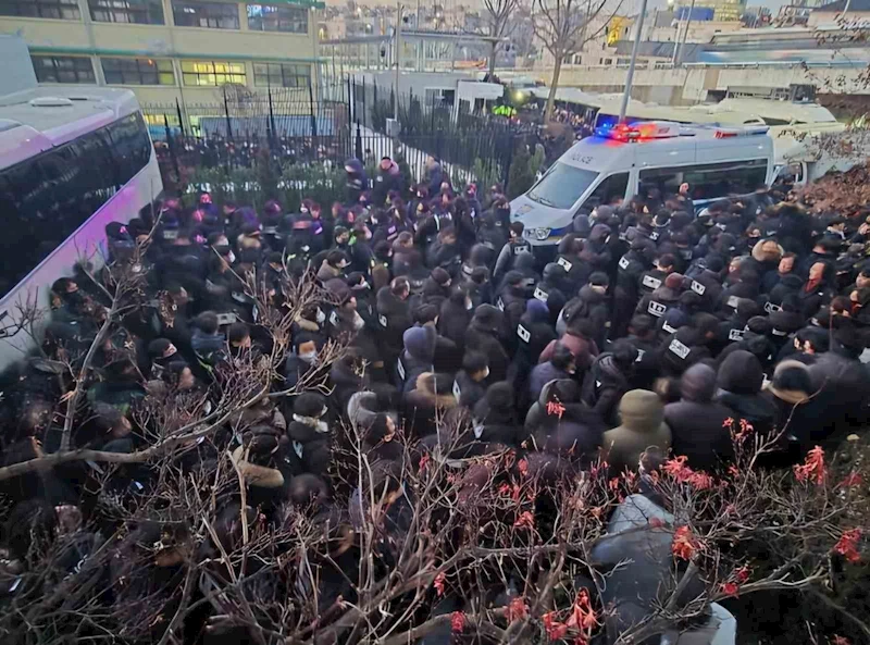 Güney Kore Devlet Başkanı Yoon, sıkıyönetim soruşturması kapsamında tutuklandı
