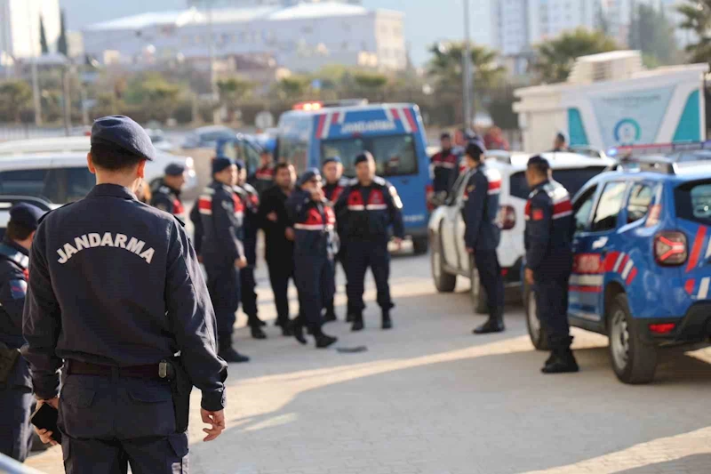 Çocuğun maganda kurşunuyla ağır yaralanmasıyla ilgili 10 şüpheli adliyeye sevk edildi
