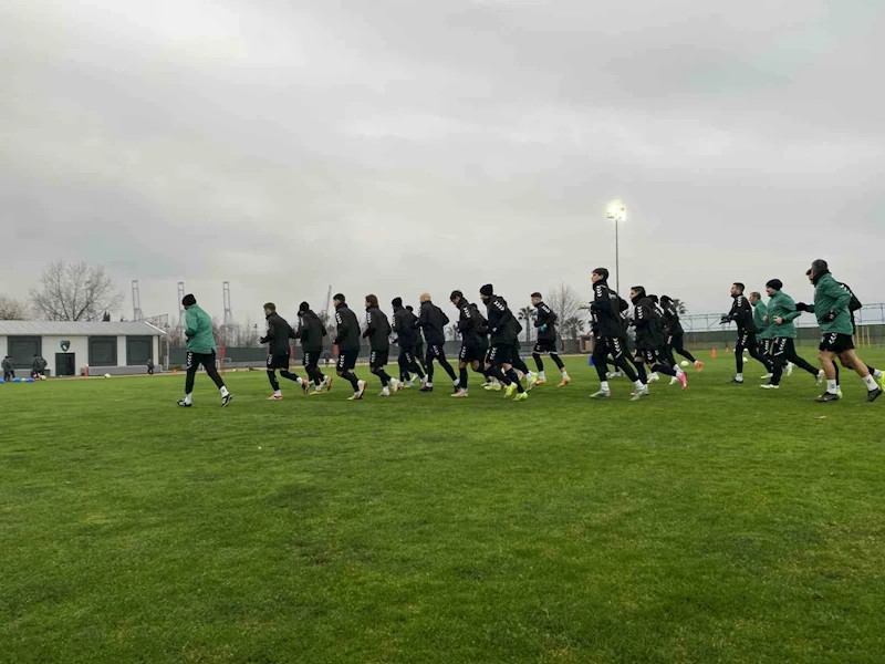 Kocaelispor’un yeni transferi Samet Yalçın ilk idmanına çıktı
