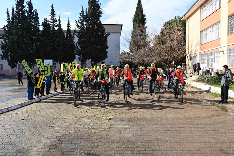 Çevre bilinci ve sağlıklı yaşam için pedal çevirdiler
