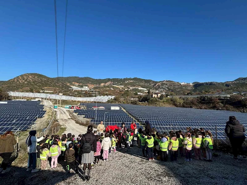 Alanyalı çocuklara güneş enerjisi santrali tanıtıldı
