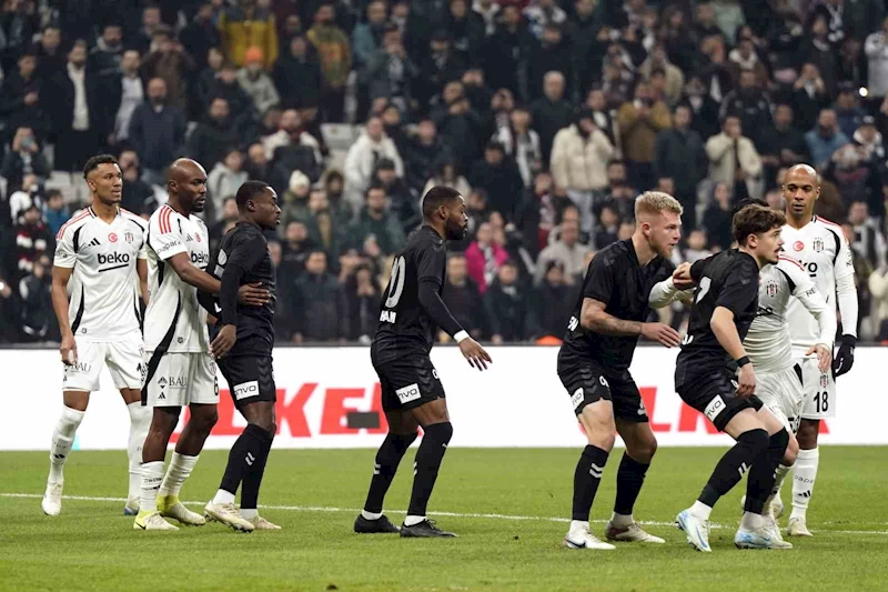 Trendyol Süper Lig: Beşiktaş: 0 - Samsunspor: 0 (İlk yarı)
