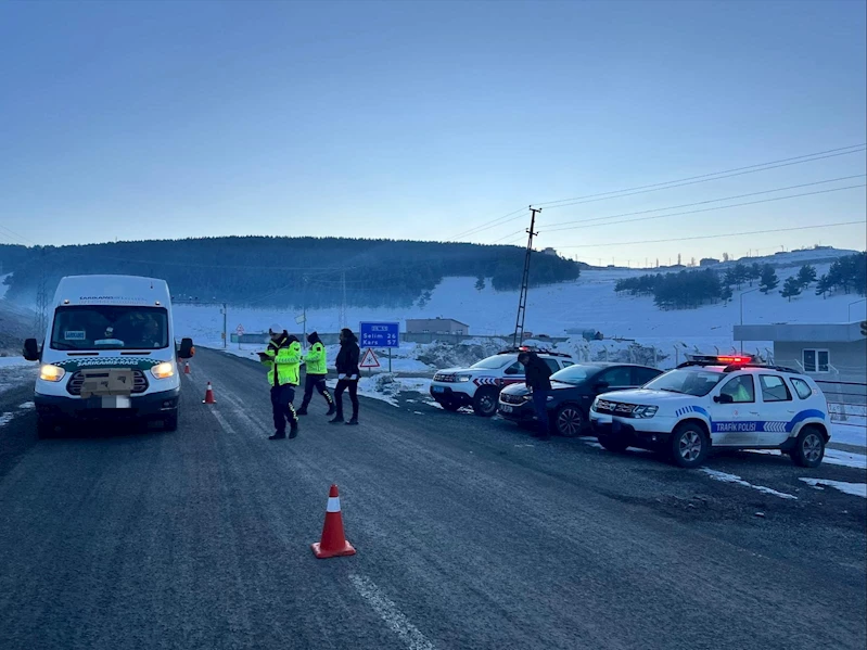 Kars’ta jandarma, şok yol uygulamalarını sürdürüyor
