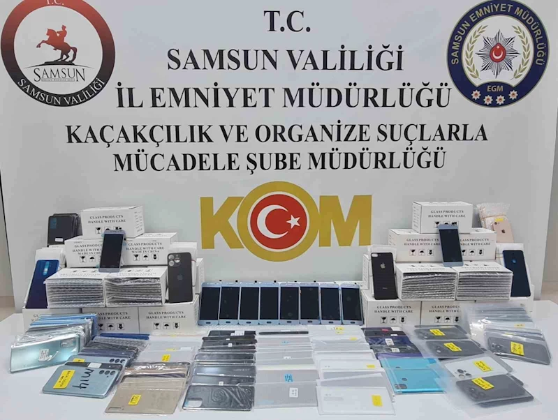 Samsun’da 572 gümrük kaçağı telefon parçası ele geçirildi
