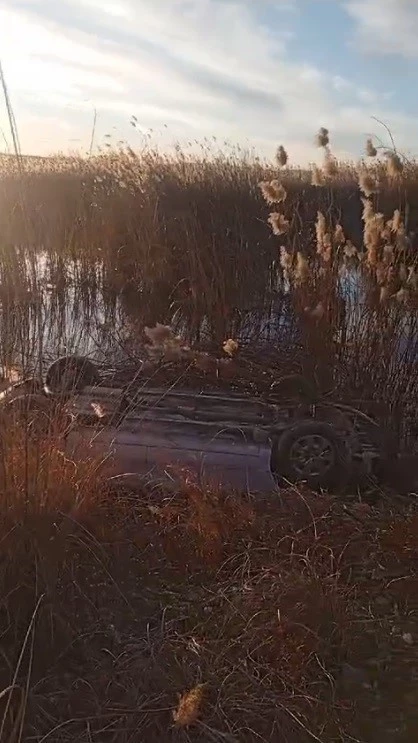 Gezintiye çıkan çiftin aracı Fırat Nehri’ne uçtu
