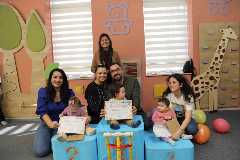 Gaziantep Bebek Kütüphanesi emekleme yarışması renkli görüntülerle yapıldı
