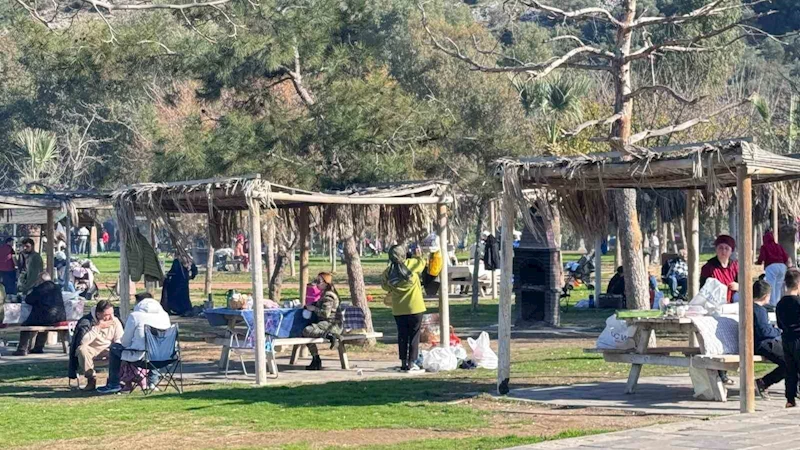 Güneşli hava Adagöl’ü doldurdu
