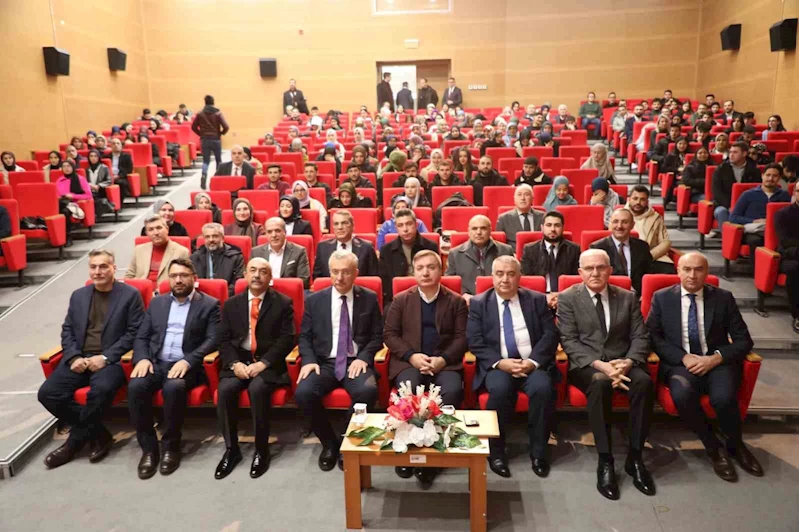 Erzincan’da “Yer Bildirimleri” adlı konferans düzenlendi
