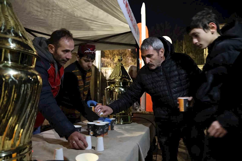 Sivas’ta Regaip Kandili’nde vatandaşlara salep ikramı
