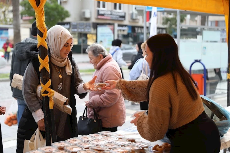 Didim Belediyesi’nden vatandaşlara kandil simidi ikramı
