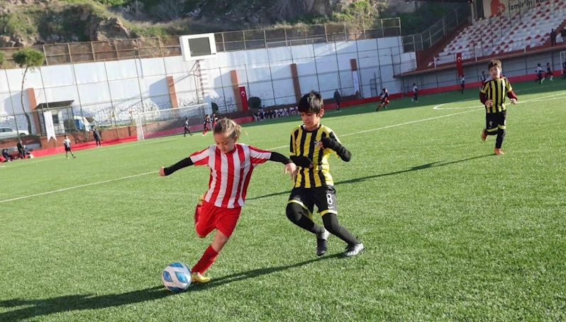 Bayraklı’da U-10 Cup Futbol Turnuvası başladı
