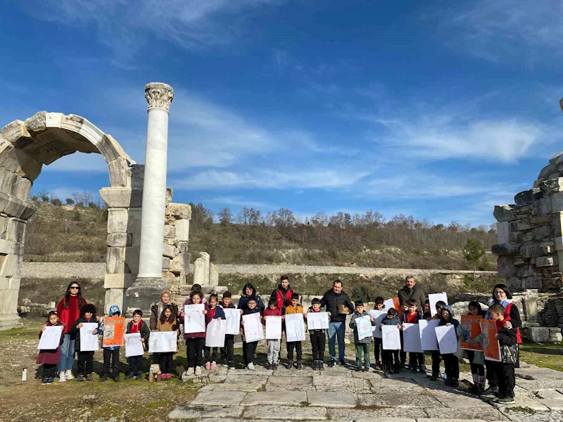 Çocuklar, Stratonikeia’da sanatla buluştu
