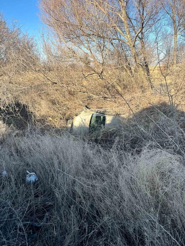 Takla atan otomobilden yara almadan kurtuldu
