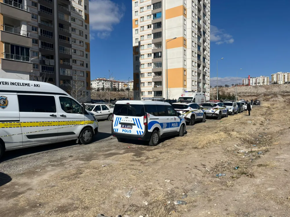 Tüfekle oğlunu vurdu, kendini eve kapattı