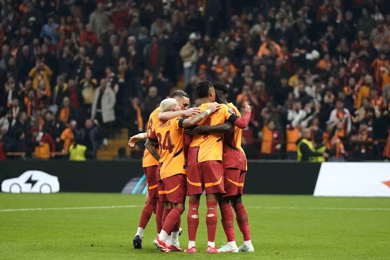 UEFA Avrupa Ligi: Galatasaray: 2 - Dinamo Kiev: 1 (İlk yarı)
