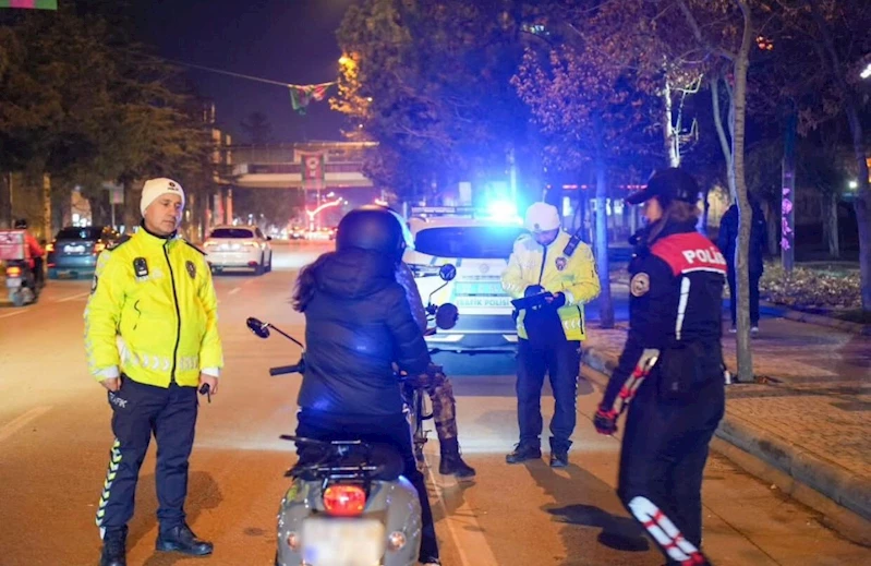 Isparta’da 1 saatlik denetimde 7 araç trafikten men edildi
