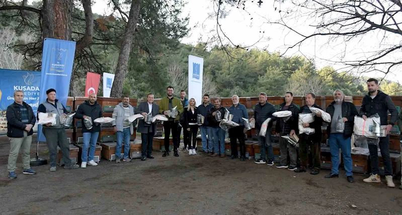 Kuşadası Belediyesi’nden arıcılara malzeme desteği
