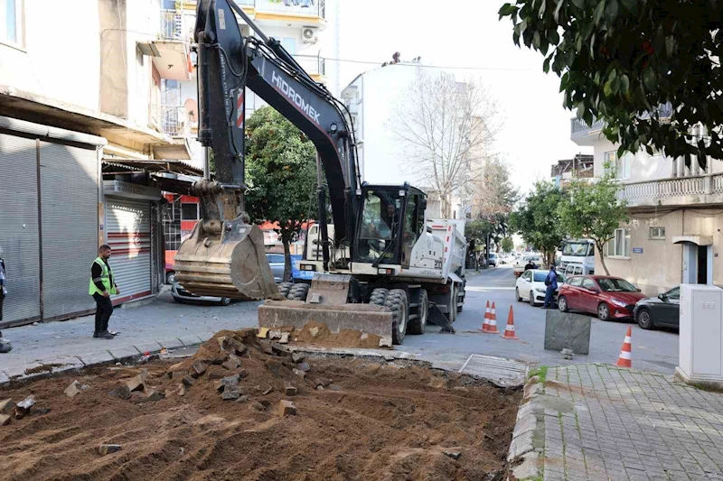 Büyükşehir Efeler’in yollarını yeniliyor
