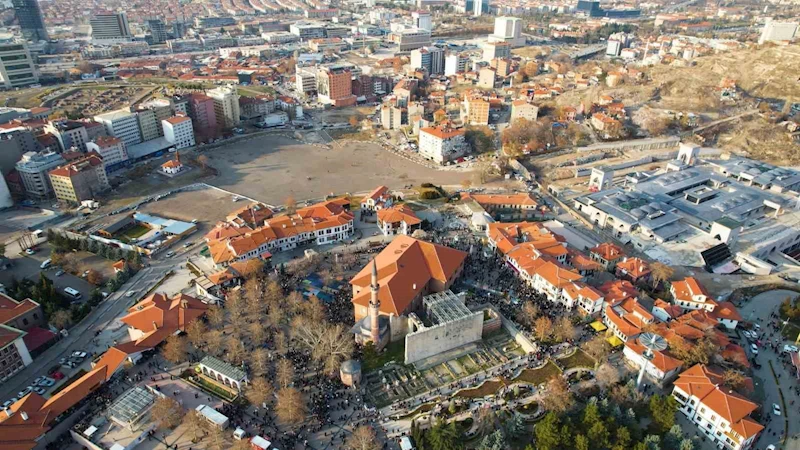 Hacı Bayram-ı Veli Camii’nde kandil yoğunluğu havadan görüntülendi
