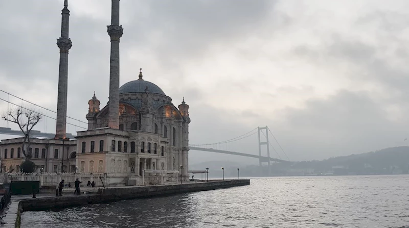 İstanbul Boğazı’nda sis etkili oluyor
