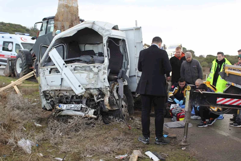 Çanakkale’de iki kamyonet çarpıştı: 1 ölü, 1 yaralı
