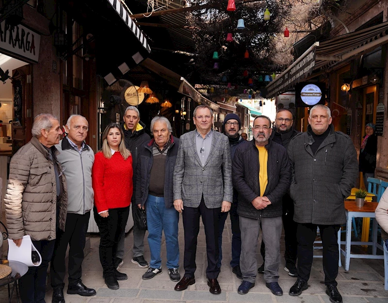 Ayvalık Belediye Başkanı Mesut Ergin, yeni yılın ilk buluşmasını Camlı Kahve’de gerçekleştirdi
