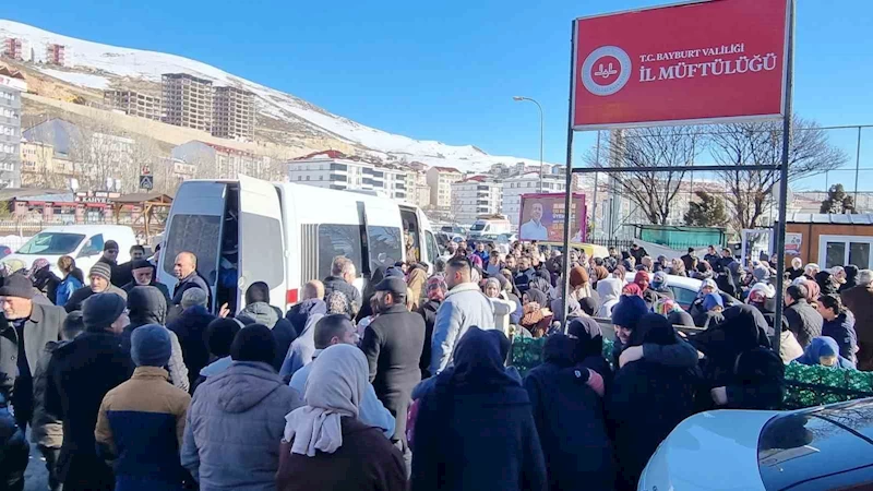 Umreciler Bayburt’tan kutsal topraklara dualarla uğurlandı
