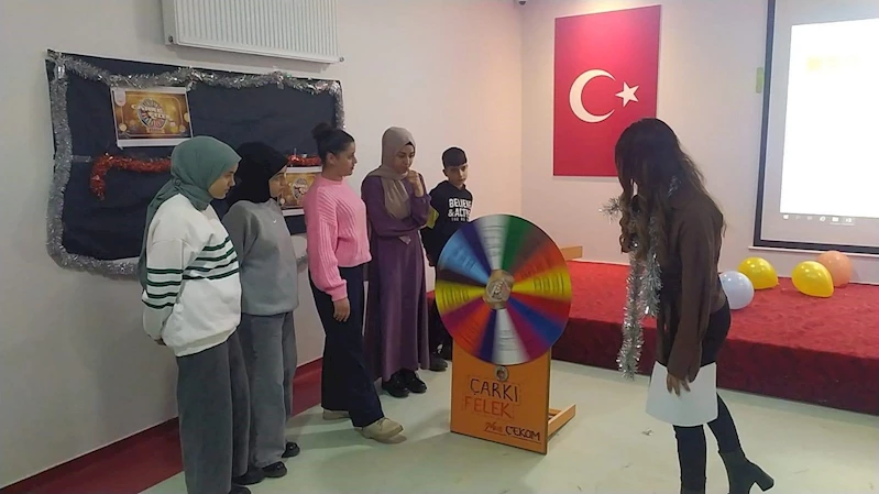 Çarkıfelek yarışmasıyla çocuklar hem eğlendi hem öğrendi
