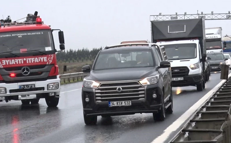 Büyükçekmece TEM otoyolunda seyir halindeki midibüs alev topuna döndü
