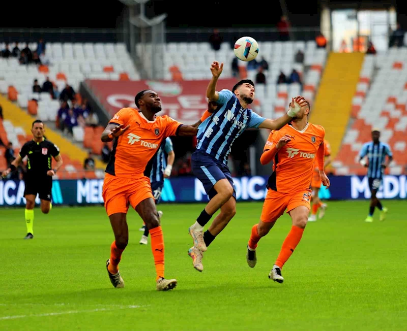 Trendyol Süper Lig: Adana Demirspor: 0 - Başakşehir: 1 (İlk yarı)
