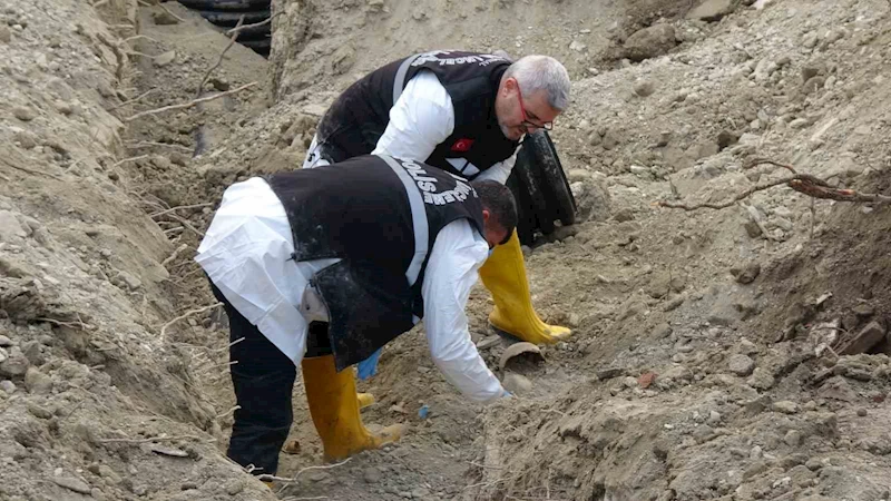 Burdur’da Öğretmenevi bahçesindeki kazıda insan kemikleri bulundu
