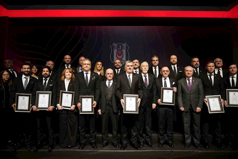 Beşiktaş’ta Başkan Serdal Adalı ve yönetimi, mazbatalarını aldı
