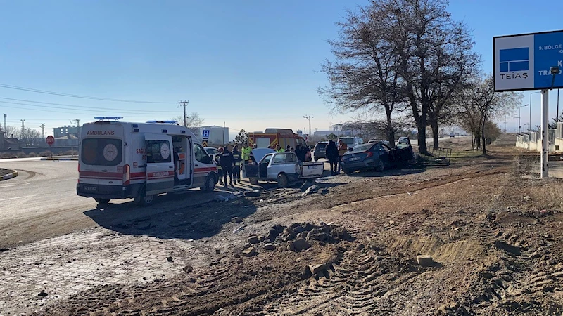 Konya’da otomobil ile pikap çarpıştı: 5 yaralı
