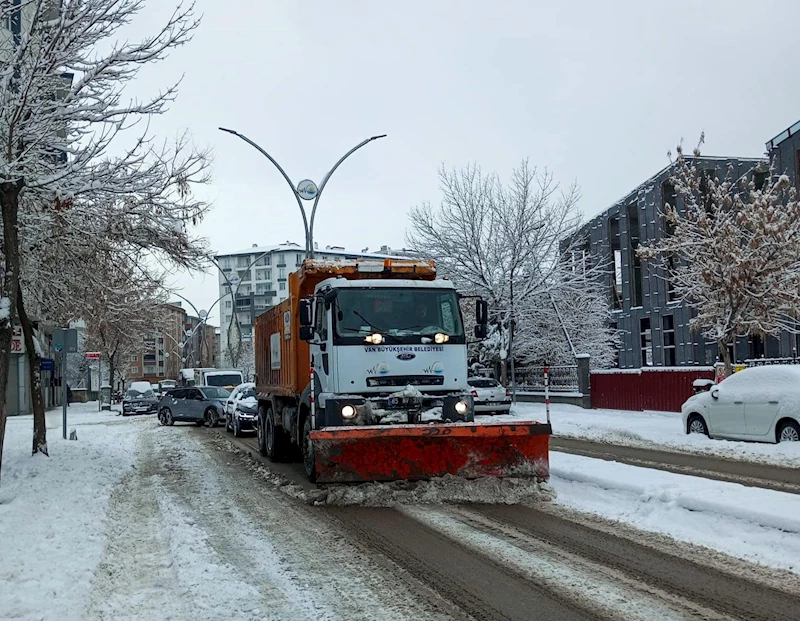 Van’da 493 yerleşim yerinin yolu ulaşıma kapandı
