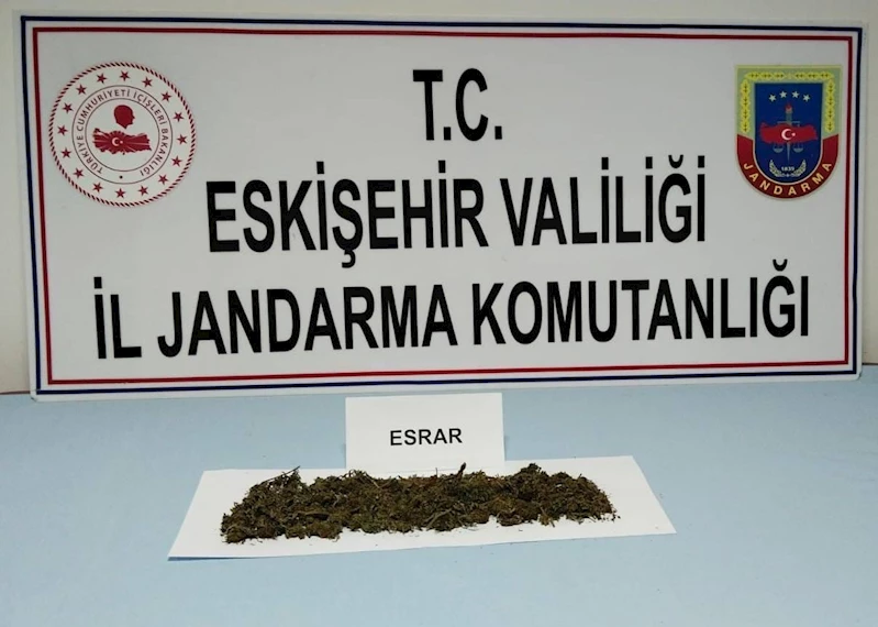 Araçta uyuşturucu madde bulunduran 2 şahıs yakalandı
