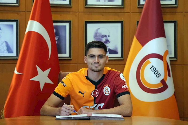 Galatasaray, iki genç futbolcunun sözleşmesini uzattı
